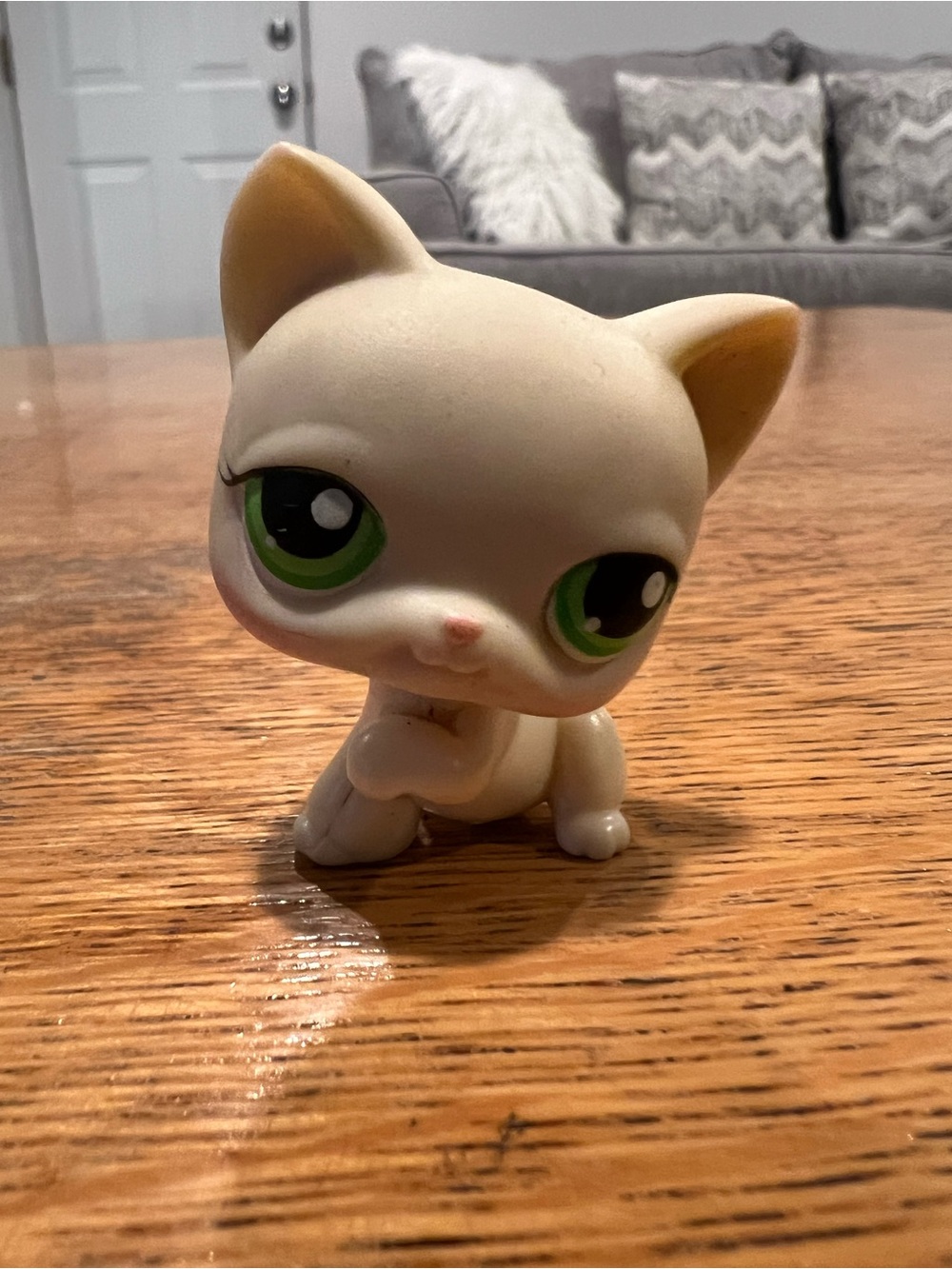 Vintage Authentic Littlest Pet Shop White Shorthair Cat #98 2004 Hasbro
